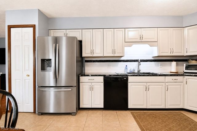 5566 River Road, Madison, OH 44057