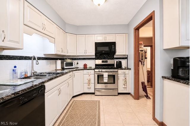 5566 River Road, Madison, OH 44057