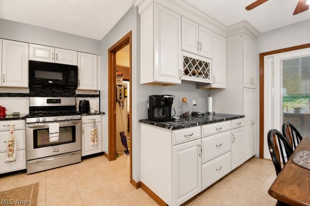 5566 River Road, Madison, OH 44057