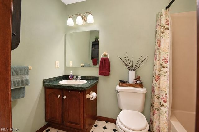 5566 River Road, Madison, OH 44057