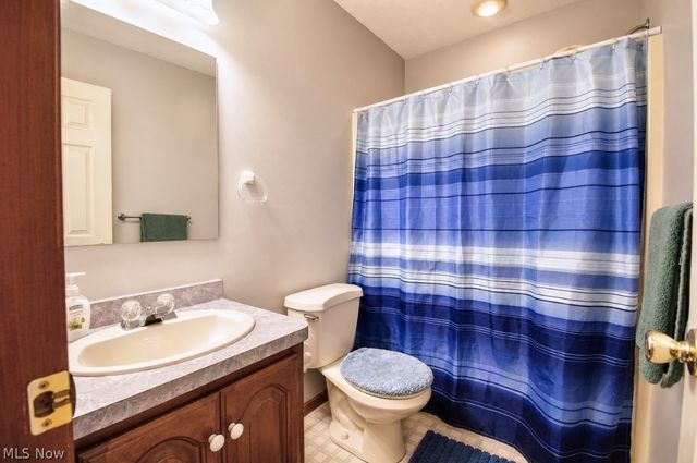 5566 River Road, Madison, OH 44057