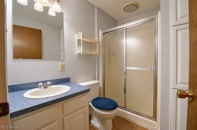 5566 River Road, Madison, OH 44057