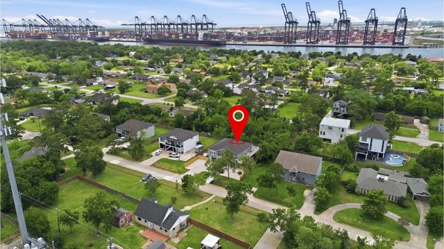 613 Oakdale Street, La Porte, TX 77571