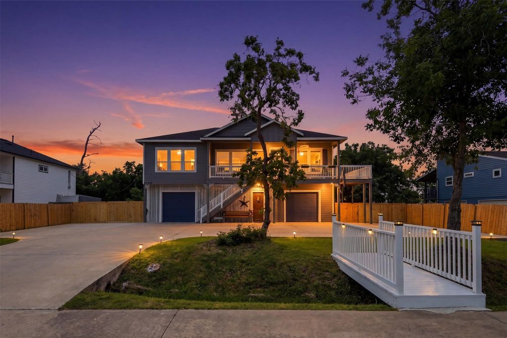 613 Oakdale Street, La Porte, TX 77571