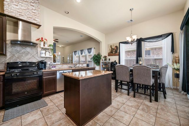 1024 Shadow Glenn Drive, Conroe, TX 77301