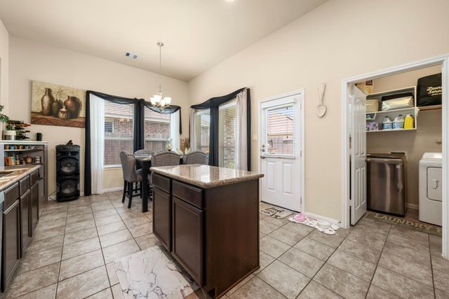 1024 Shadow Glenn Drive, Conroe, TX 77301