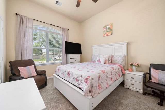 1024 Shadow Glenn Drive, Conroe, TX 77301