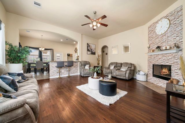1024 Shadow Glenn Drive, Conroe, TX 77301