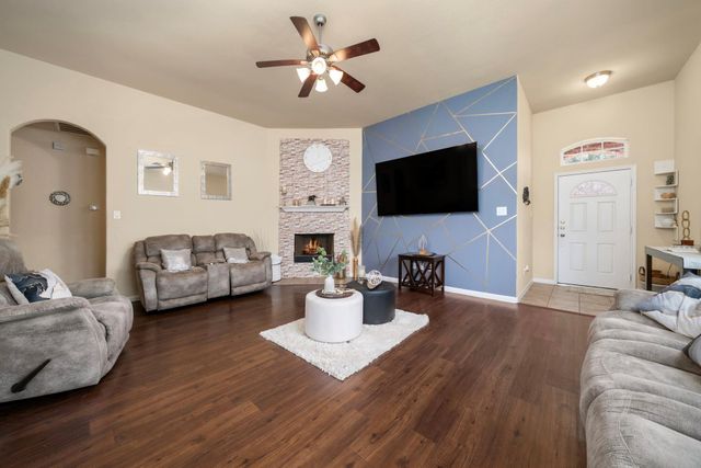 1024 Shadow Glenn Drive, Conroe, TX 77301