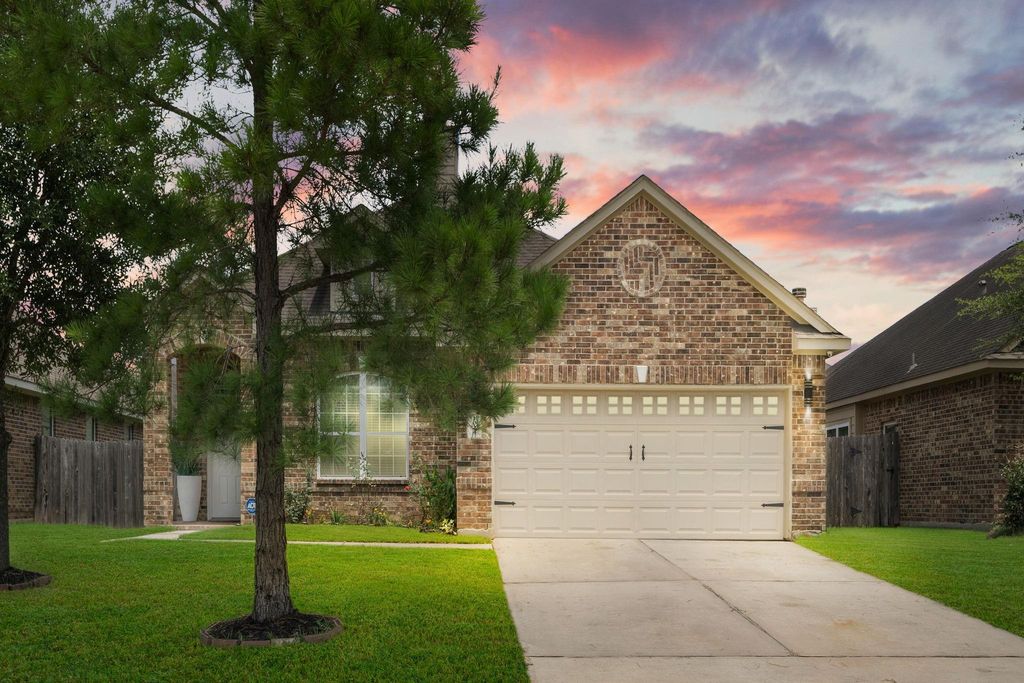 1024 Shadow Glenn Drive, Conroe, TX 77301