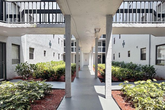 1900 N Congress Avenue 105, West Palm Beach, FL 33401