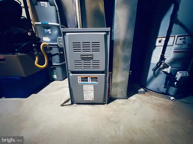 2 DEVONSHIRE CT, Trenton, NJ 08628