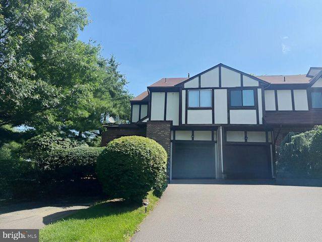 2 DEVONSHIRE CT, Trenton, NJ 08628