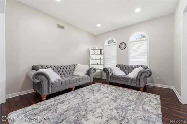 48280 Gladstone Road, Canton, MI 48188