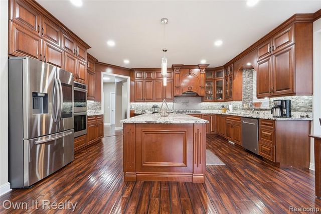 48280 Gladstone Road, Canton, MI 48188