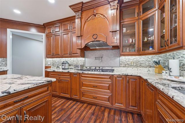 48280 Gladstone Road, Canton, MI 48188