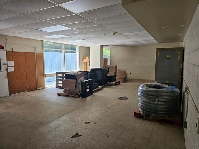 593 Airport Rd, Fall River, MA 02720