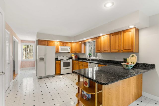 7 Lindon Drive, Brentwood, NH 03833