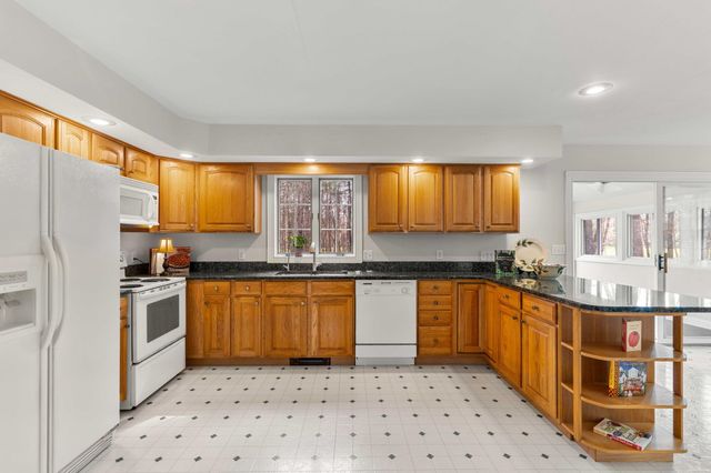 7 Lindon Drive, Brentwood, NH 03833