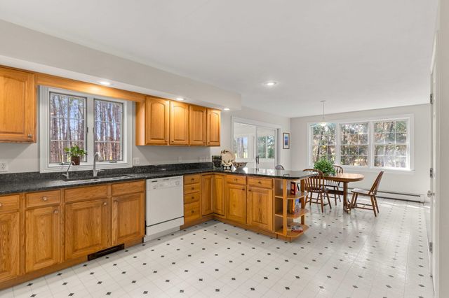 7 Lindon Drive, Brentwood, NH 03833