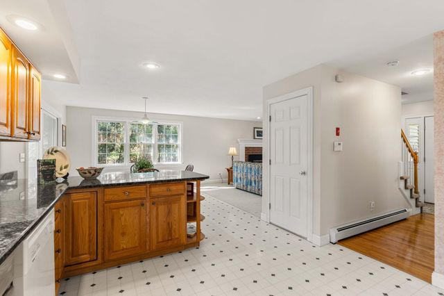 7 Lindon Drive, Brentwood, NH 03833