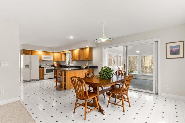 7 Lindon Drive, Brentwood, NH 03833