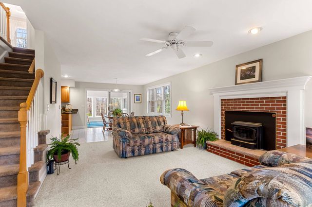 7 Lindon Drive, Brentwood, NH 03833