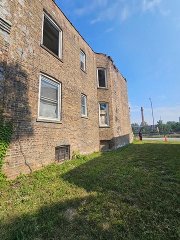 3332 W Congress Parkway, Chicago, IL 60624