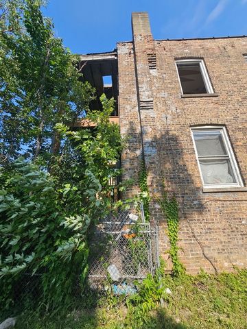 3332 W Congress Parkway, Chicago, IL 60624
