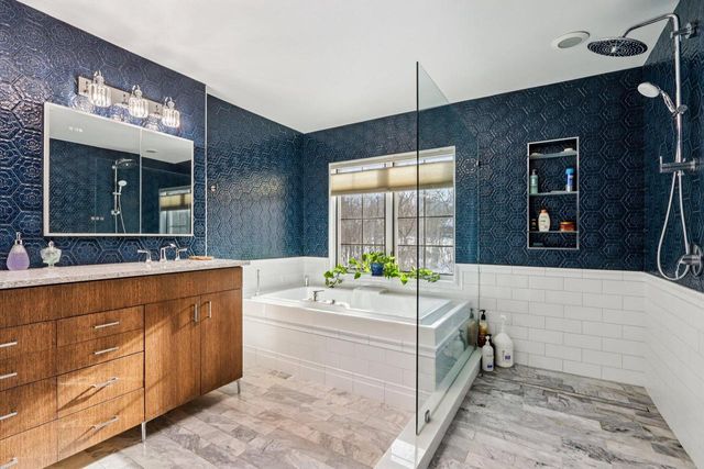 14820 Clare-Bridge LANE, Brookfield, WI 53005