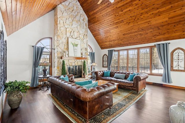 14820 Clare-Bridge LANE, Brookfield, WI 53005