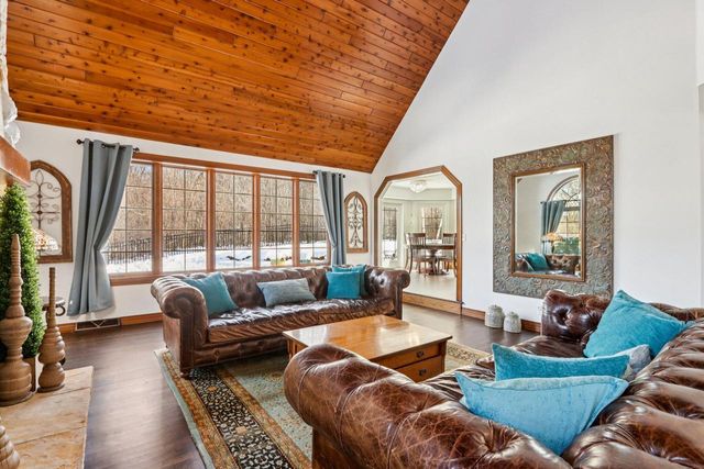 14820 Clare-Bridge LANE, Brookfield, WI 53005