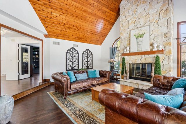 14820 Clare-Bridge LANE, Brookfield, WI 53005