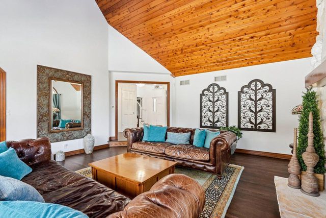 14820 Clare-Bridge LANE, Brookfield, WI 53005