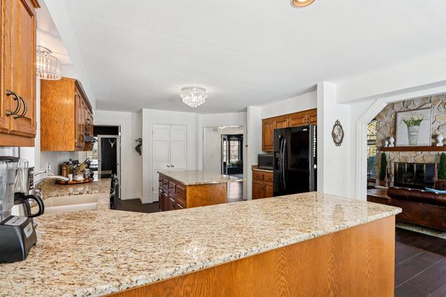 14820 Clare-Bridge LANE, Brookfield, WI 53005