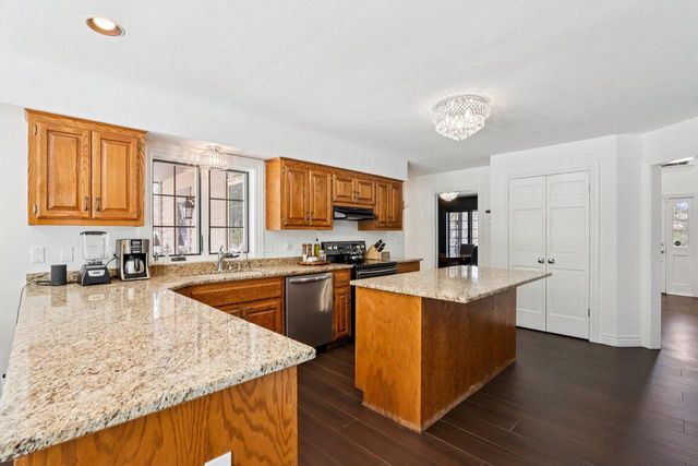 14820 Clare-Bridge LANE, Brookfield, WI 53005