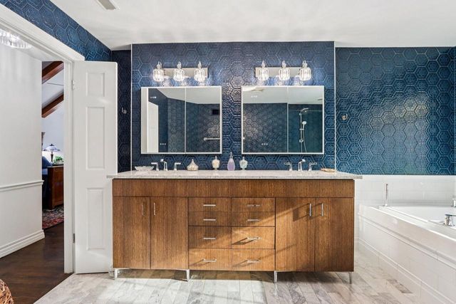 14820 Clare-Bridge LANE, Brookfield, WI 53005