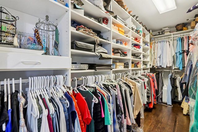 14820 Clare-Bridge LANE, Brookfield, WI 53005