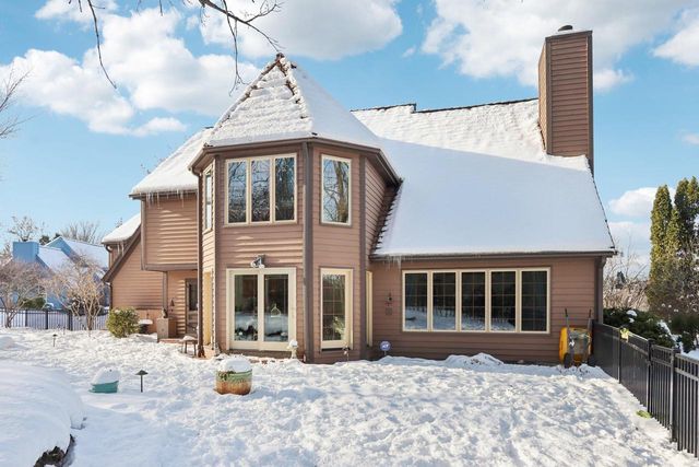 14820 Clare-Bridge LANE, Brookfield, WI 53005