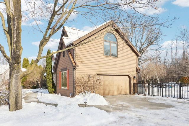 14820 Clare-Bridge LANE, Brookfield, WI 53005