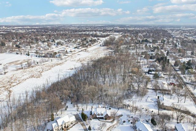 14820 Clare-Bridge LANE, Brookfield, WI 53005