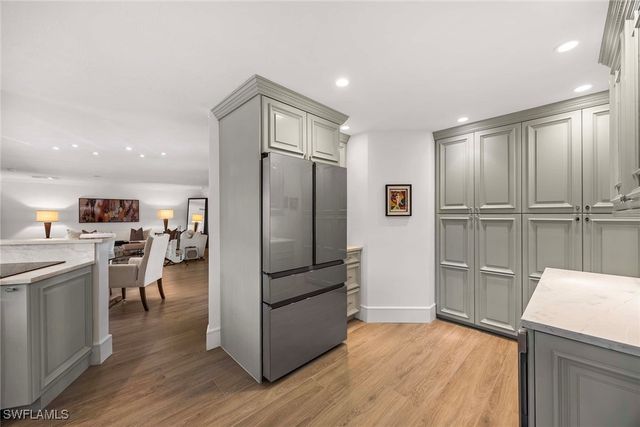 688 Parkview LN, Naples, FL 34103