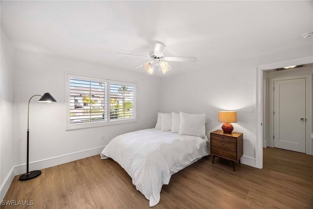 688 Parkview LN, Naples, FL 34103