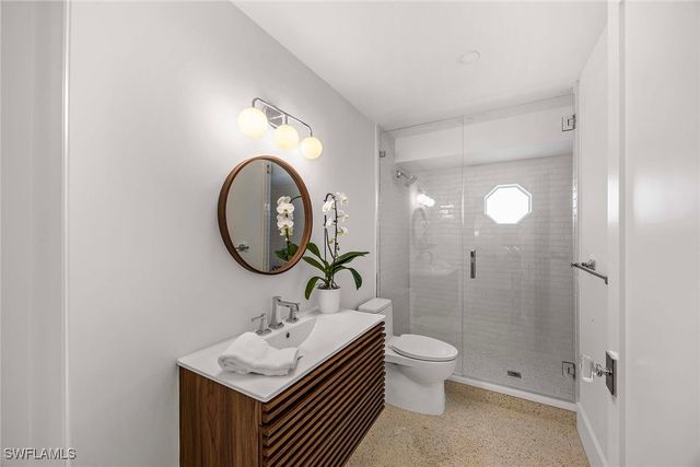 688 Parkview LN, Naples, FL 34103