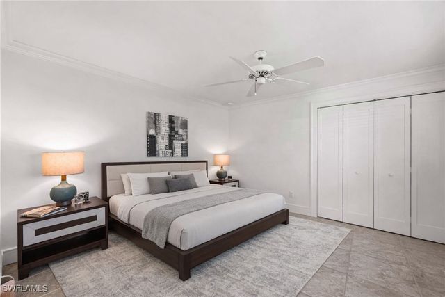 688 Parkview LN, Naples, FL 34103