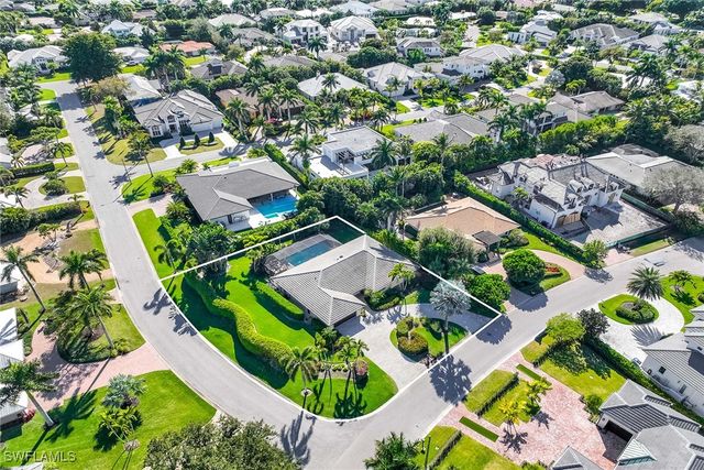 688 Parkview LN, Naples, FL 34103