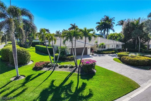 688 Parkview LN, Naples, FL 34103