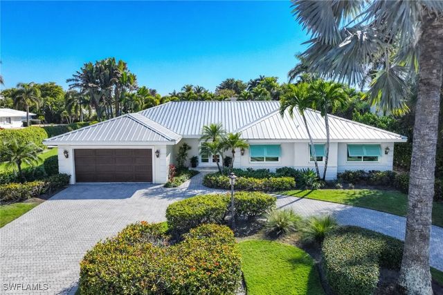 688 Parkview LN, Naples, FL 34103