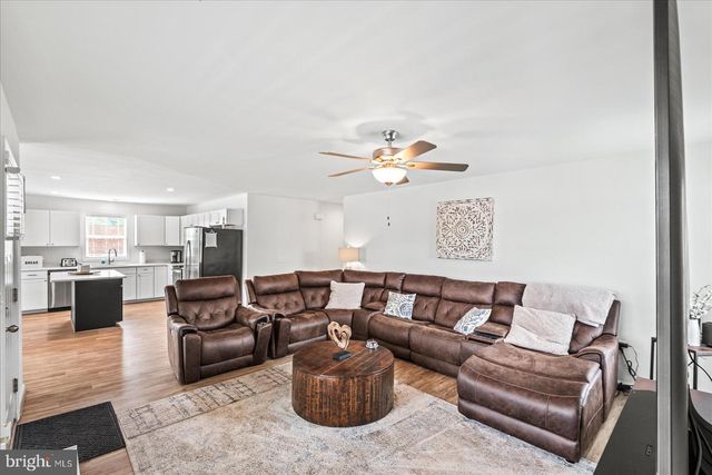 121 1ST ST, Colonial Beach, VA 22443