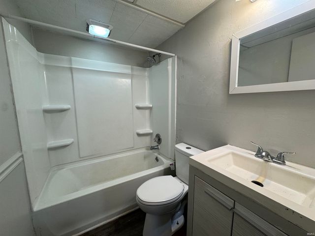 209 E EDGAR Avenue, Mishawaka, IN 46545